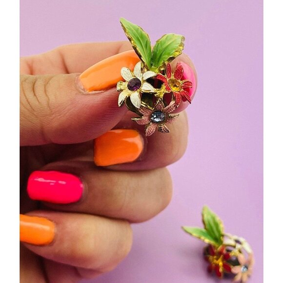 Vintage 60s Flower earrings, Austria painted enamel gold tone, clip on - Picture 2 of 10